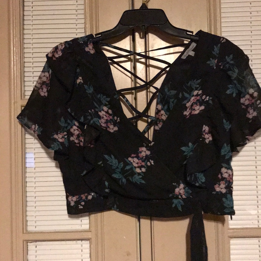 Black floral crop top